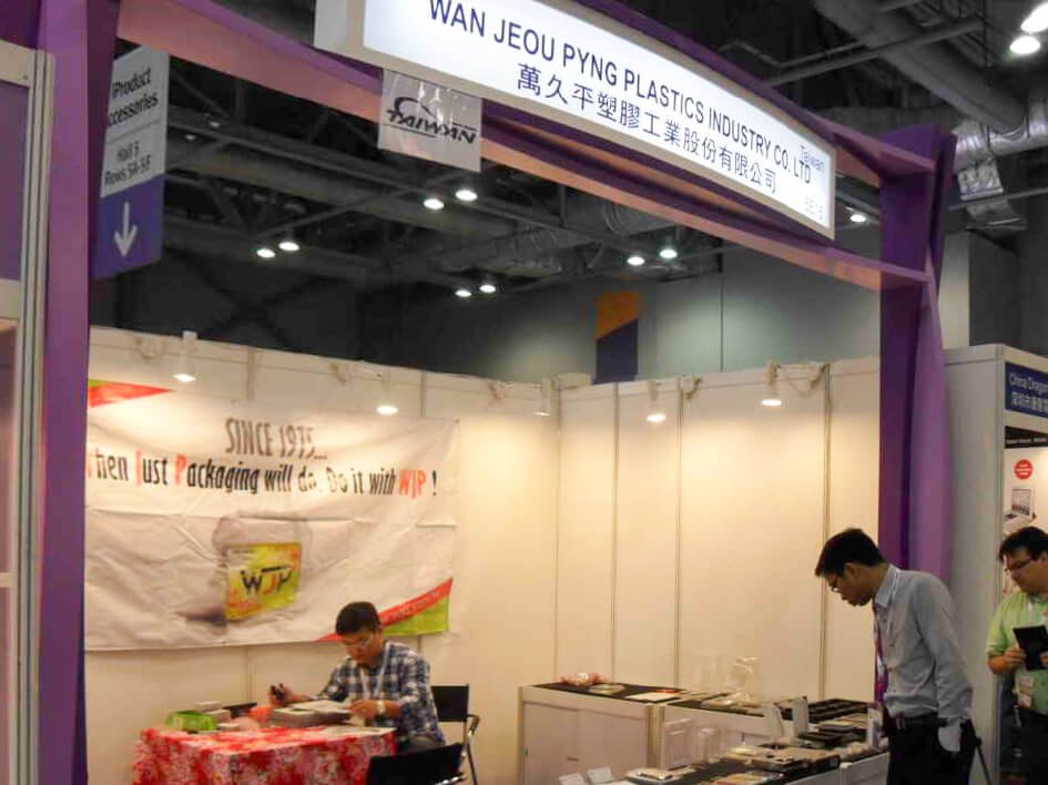 2011 HK_SDC10881_945px